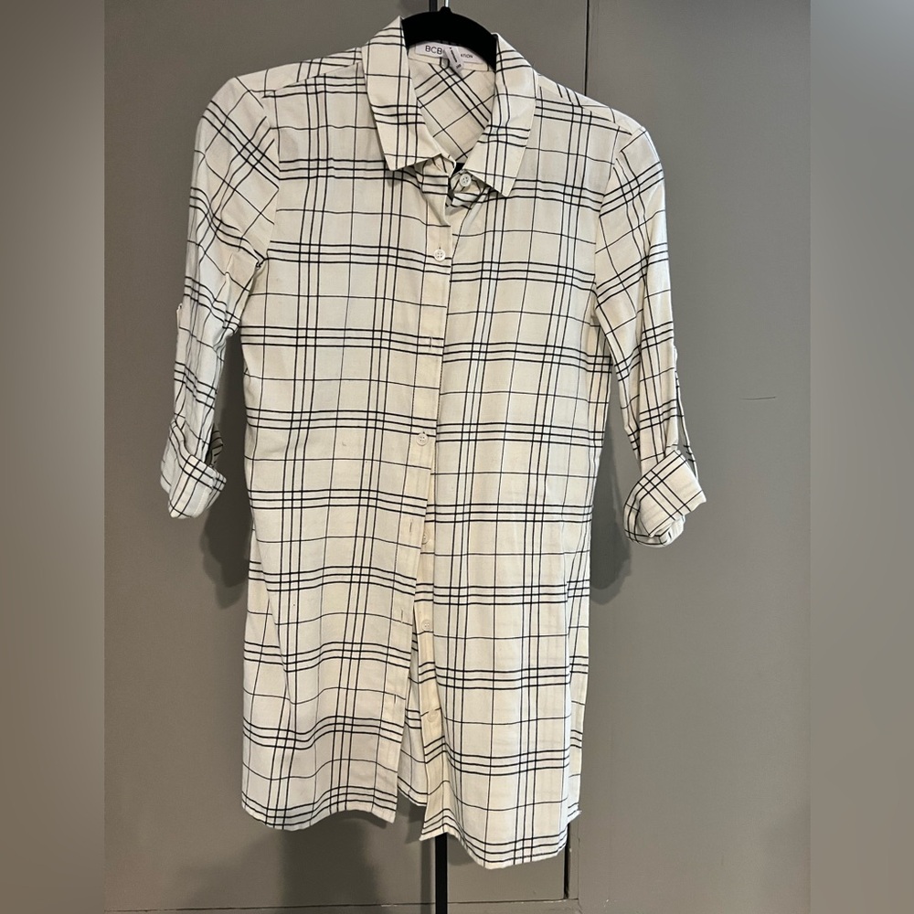 BCBG xxs NWOT Button down extra light flannel side slits blouse